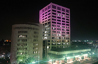 OKB本店ビルをライトアップ